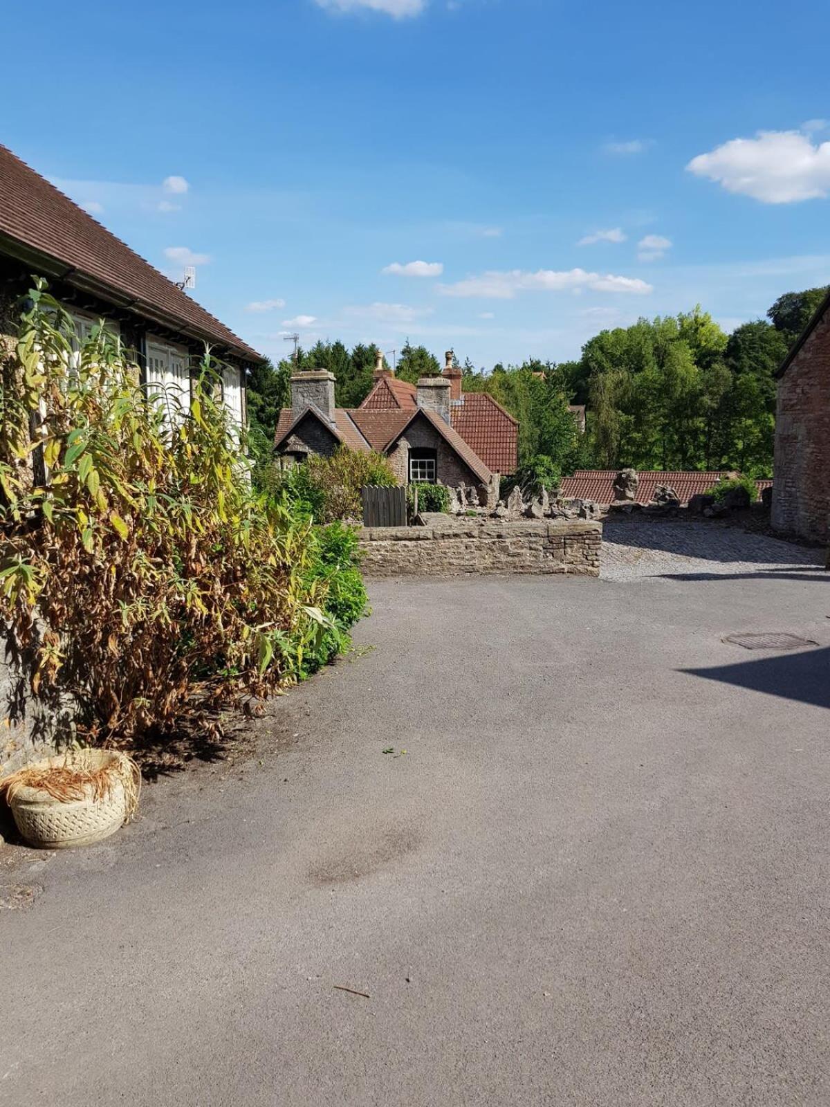 Cosy 1-Bedroom Cottage Next To Combe Lodge Venue Blagdon Exterior photo